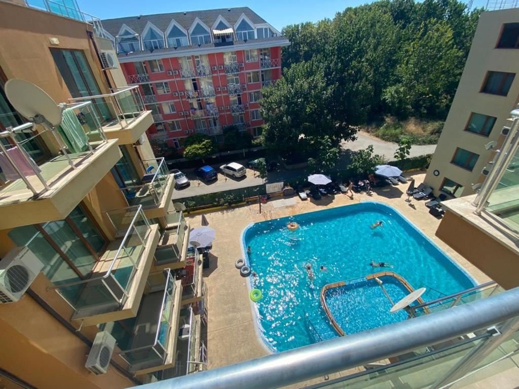  Prostorné studio s působivou panoramatickou terasou na Slunečním pobřeží