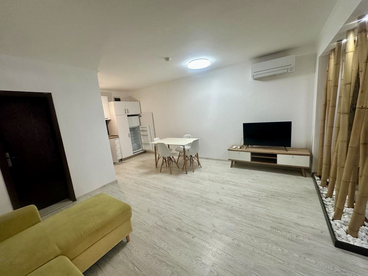 Prostorné studio v přízemí s terasou a možností přeměny na byt s jednou ložnicí – pouze 300 m od moře