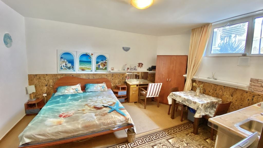 Útulné studio ve Sveti Vlas – bez poplatku za údržbu; pěšky k Marina Dinevi