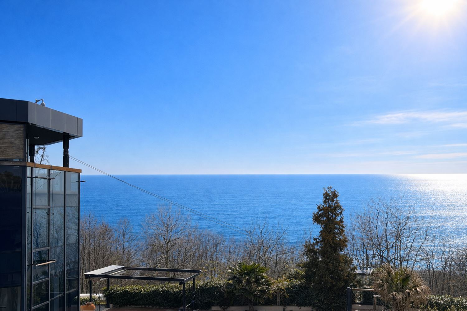 Apartmán se dvěma ložnicemi, panoramatickým výhledem na moře a soukromou pláží v prestižním komplexu v Černomorci