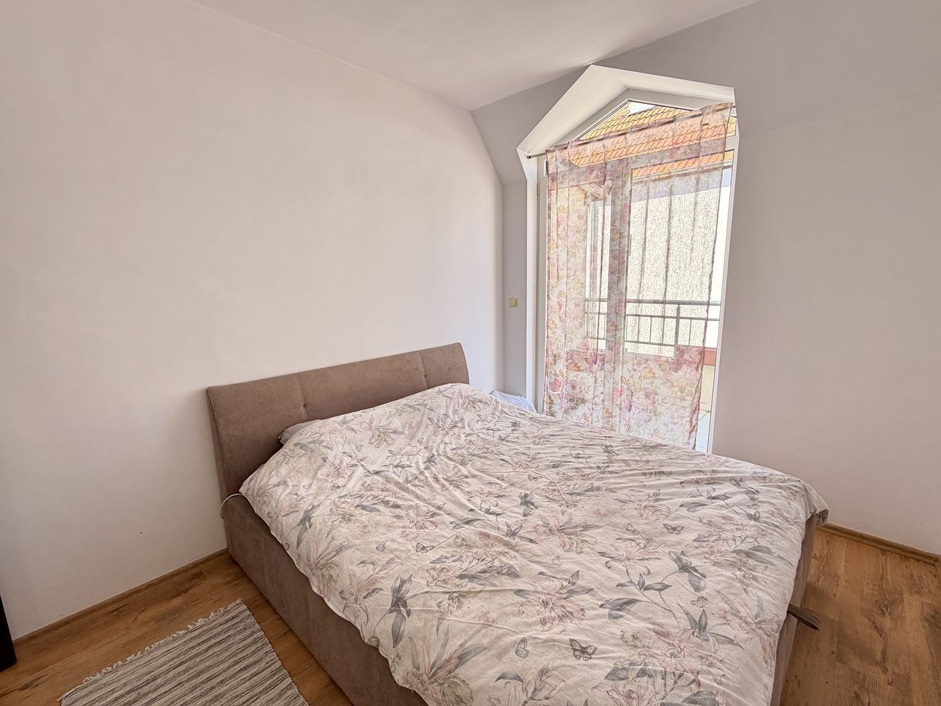 Prostorný apartmán s jednou ložnicí ve výborné lokalitě v čtvrti Černo More, Nesebar