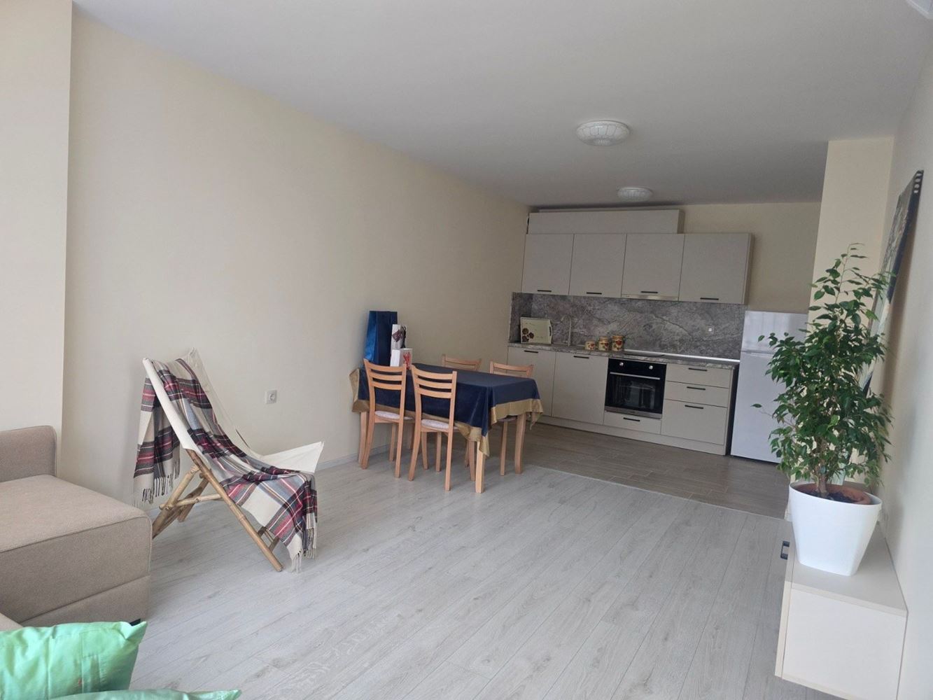 Zcela nový apartmán s jednou ložnicí v Pomorie bez poplatku za údržbu – připravený k nastěhování