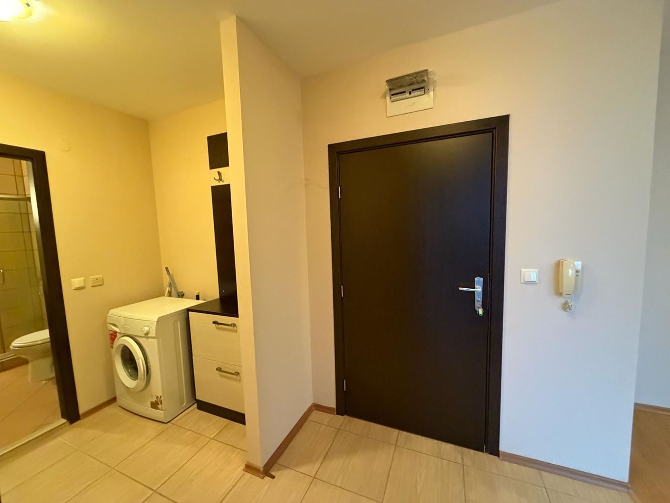 Prostorný třípokojový apartmán v Nesebaru – plně zařízený, v klidné a rychle se rozvíjející oblasti u moře