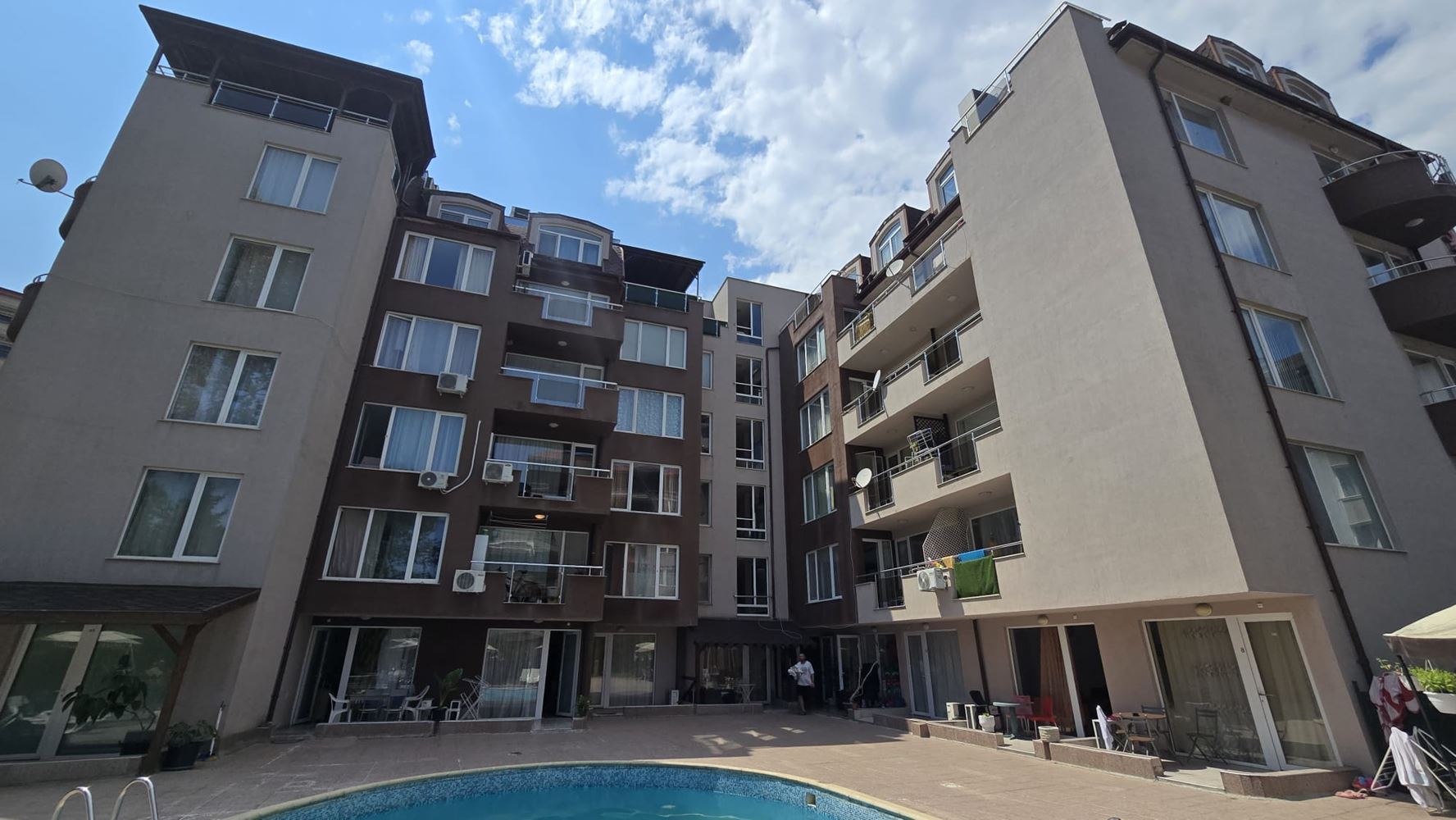Apartmán s jednou ložnicí s výhledem na park ve Slunečném pobřeží – skvělá investiční příležitost pro pronájem