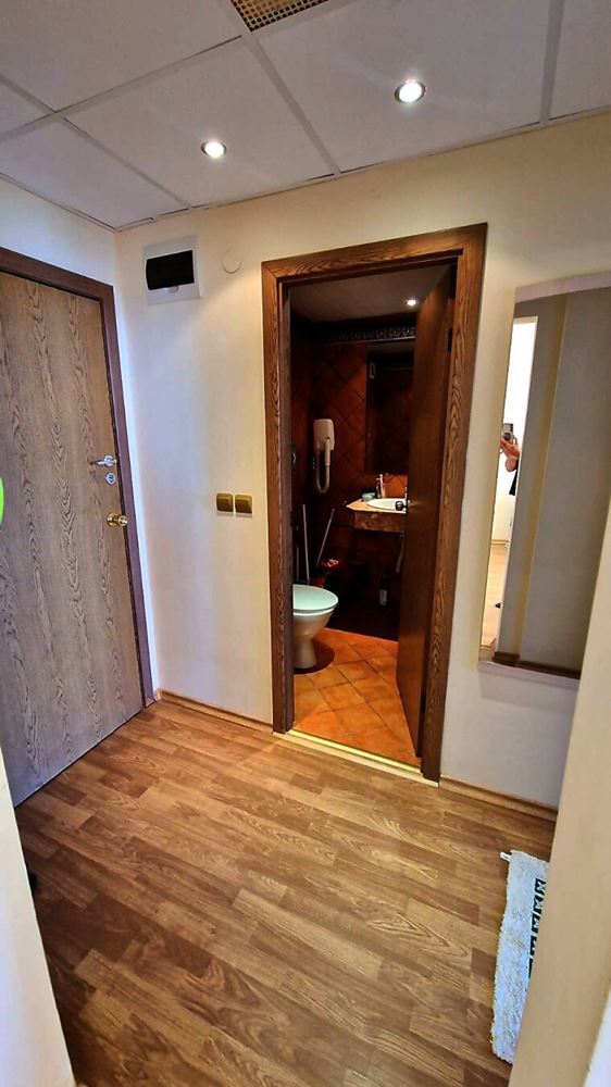 Byt se samostatnou ložnicí a úchvatným panoramatickým výhledem na moře přímo u pláže v Elenite