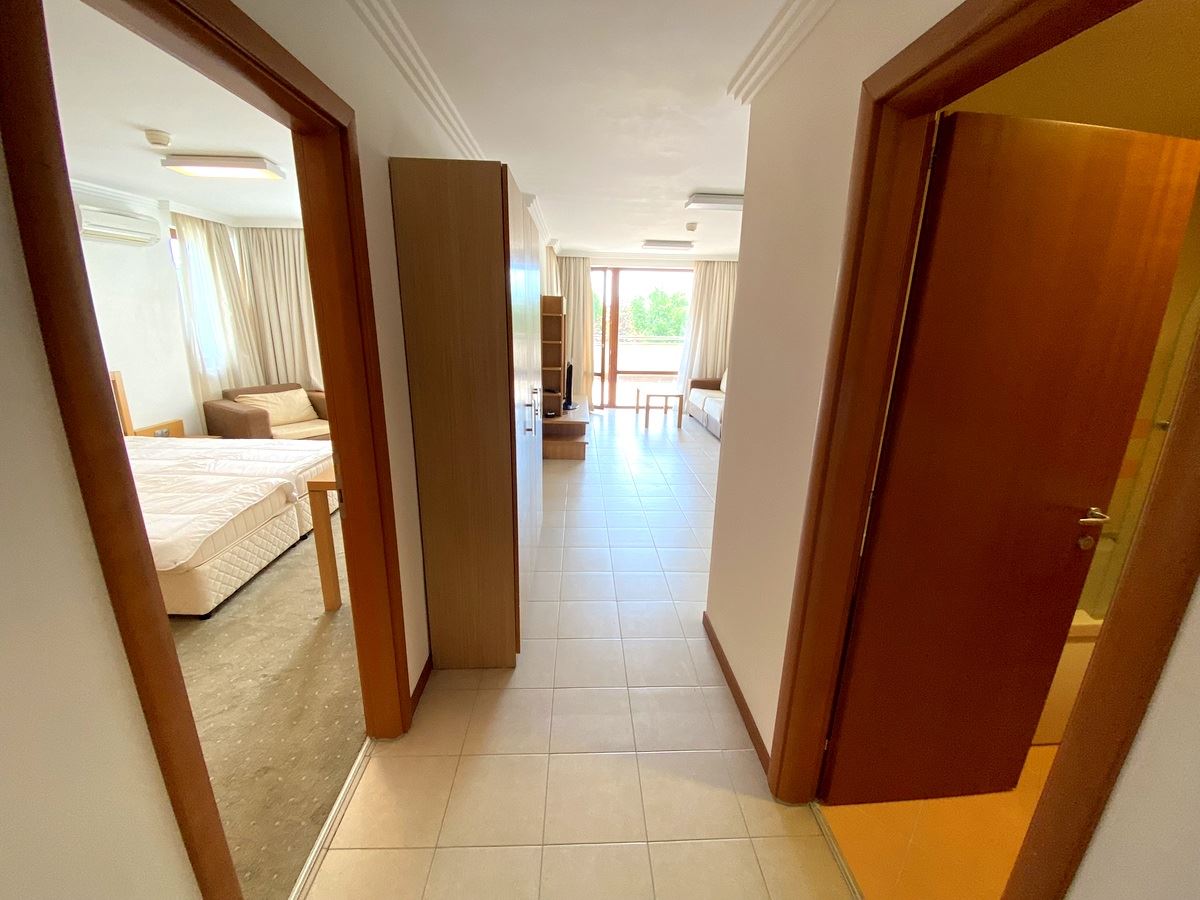 Dvoupokojový byt (s jednou ložnicí) v první linii u moře v Ravda – luxus, příroda a výhled na bazén