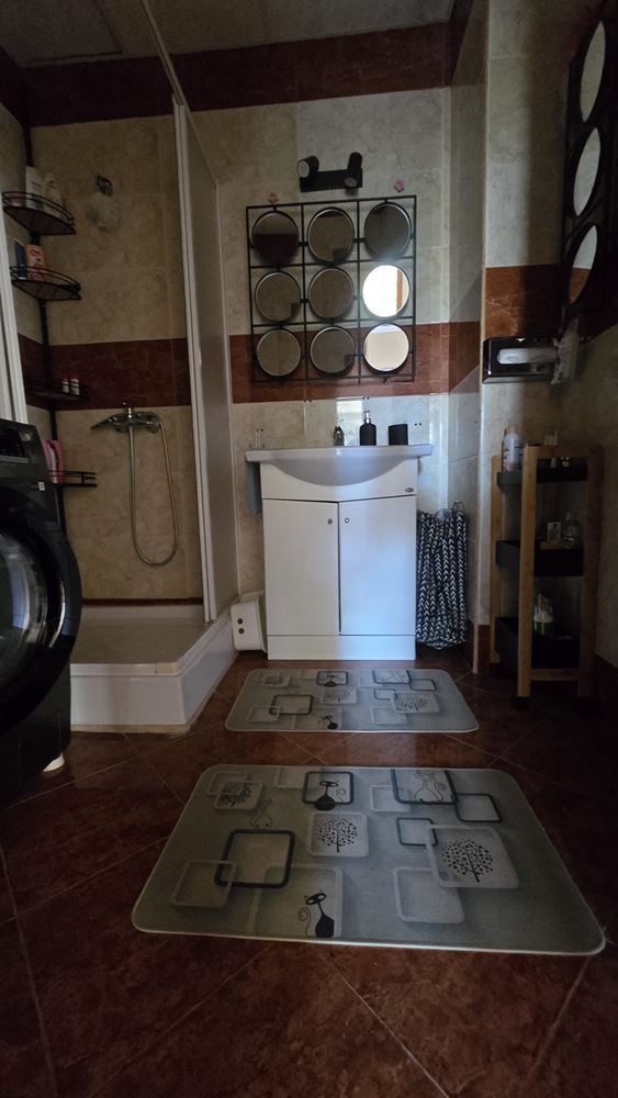 Stylový apartmán s jednou ložnicí v elitním komplexu ve Sveti Vlas – komfort, klid a celoroční pohodlí