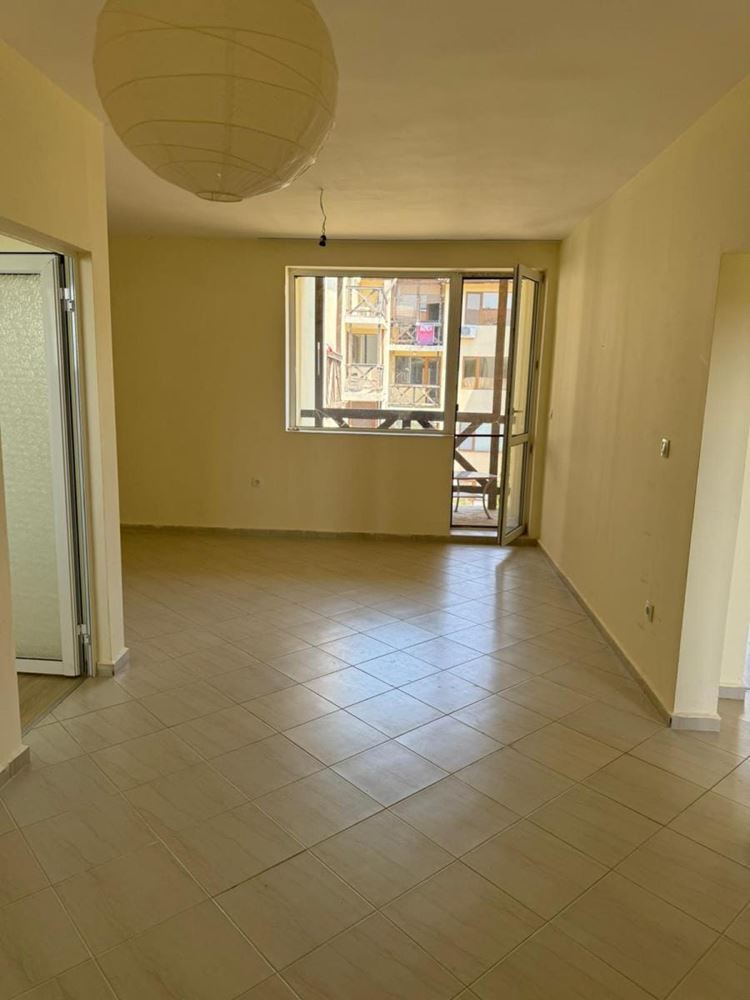 Prostorný apartmán se dvěma ložnicemi a výhledem na moře, 500 m od pláže v Černomorci