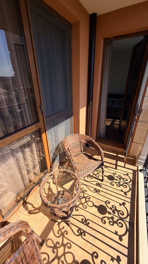 Dvouložnicový apartmán s panoramatickým výhledem, jen krok od moře v Ravdě