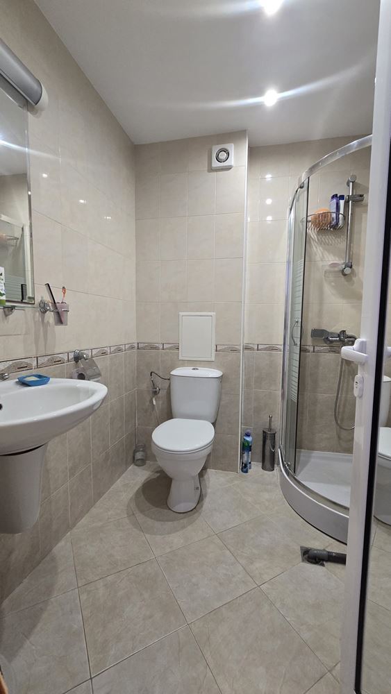 Dvoupokojový apartmán s výhledem na bazén v Svatém Vlasu – jen pár metrů od moře