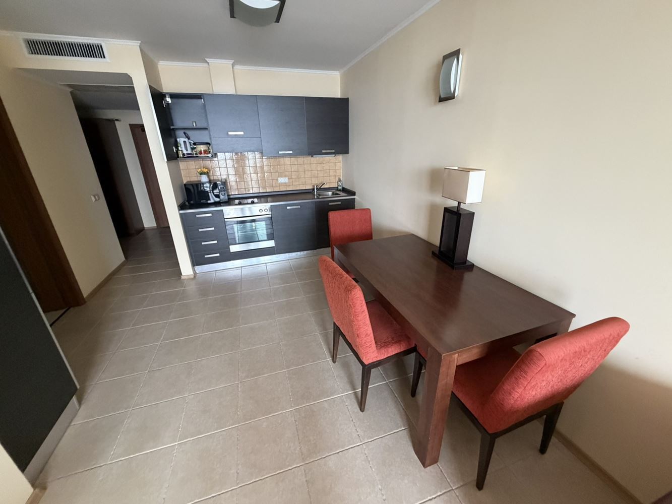 Byt se dvěma ložnicemi v Pomorie s přímým výhledem na moře – luxusní život na první linii