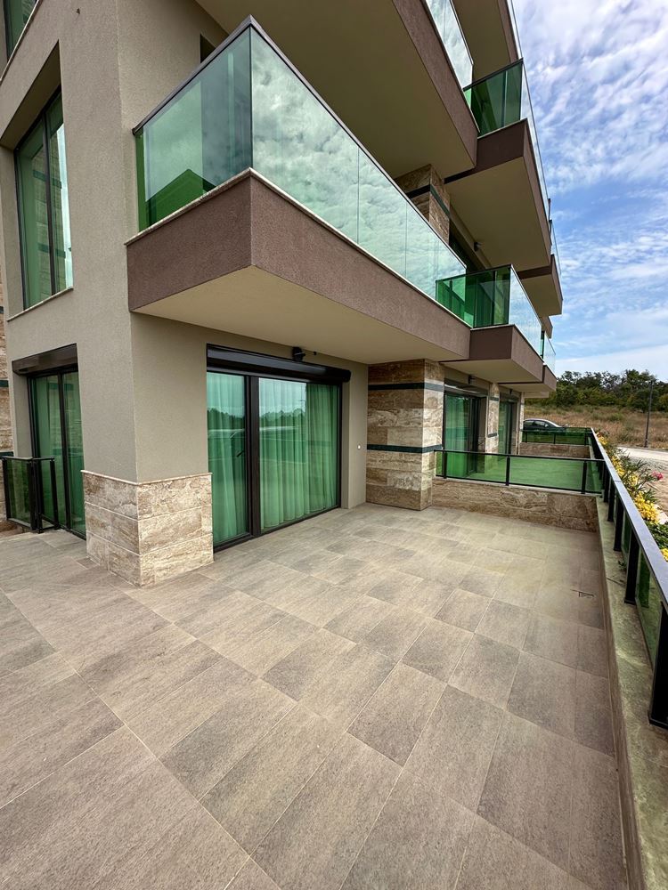 Apartmán se dvěma ložnicemi a panoramatickým výhledem na moře v klidném zeleném komplexu ve Slunečném pobřeží