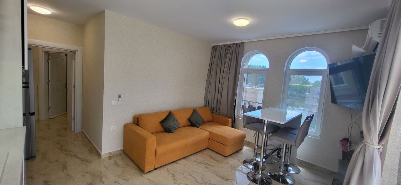 Apartmán se dvěma ložnicemi a velkou panoramatickou terasou ve stylovém komplexu v Sunny Beach