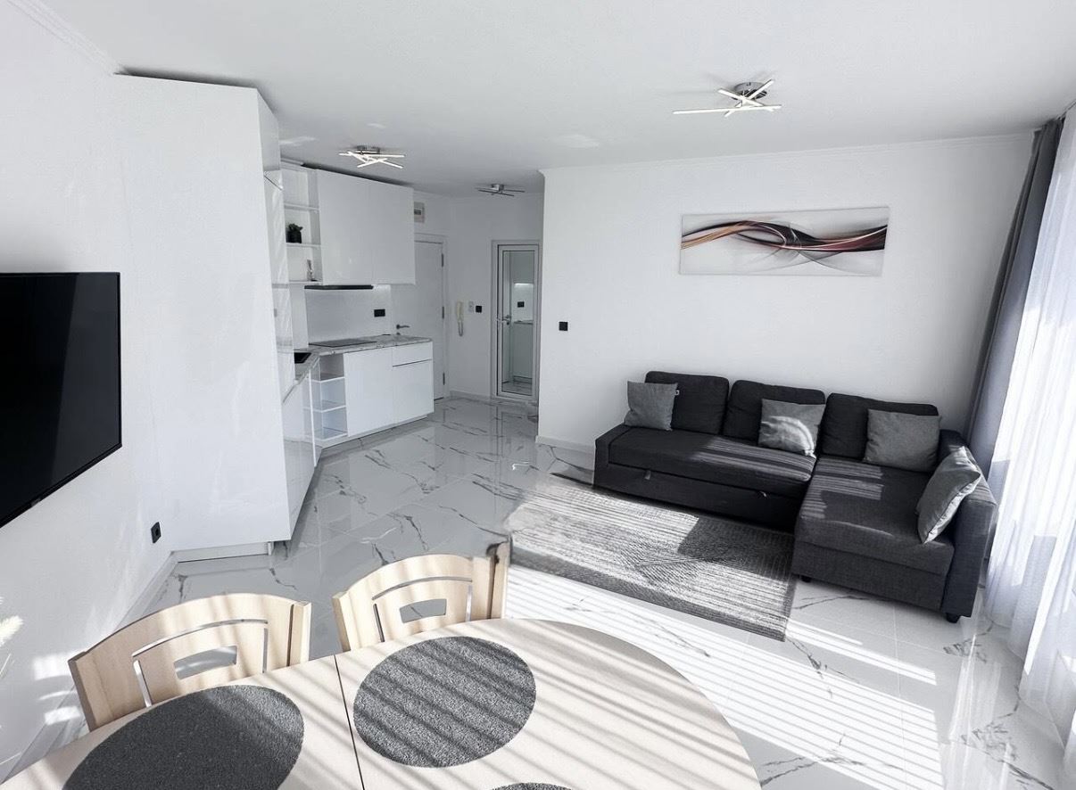 Stylový dvoupokojový apartmán jen pár metrů od pláže v letovisku Slunečné pobřeží