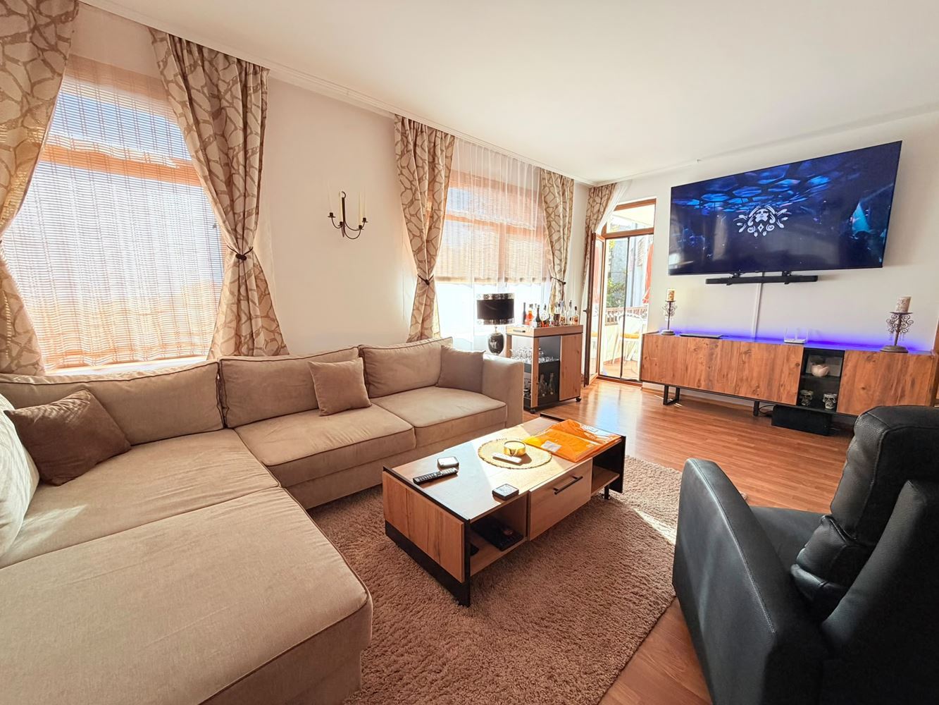Luxusní apartmán se dvěma ložnicemi a výhledem na bazén v Aheloy – kompletně zařízený a připravený k nastěhování