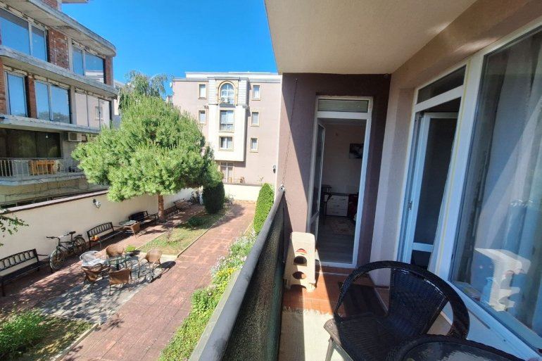 Útulný apartmán s jednou ložnicí 200 metrů od pláže v Ravdě – komfort a klid ve skvělé nemovitosti u moře