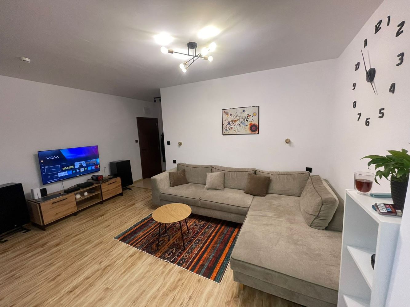 Stylové studio s moderním vybavením a částečným výhledem na moře na Slunečném pobřeží