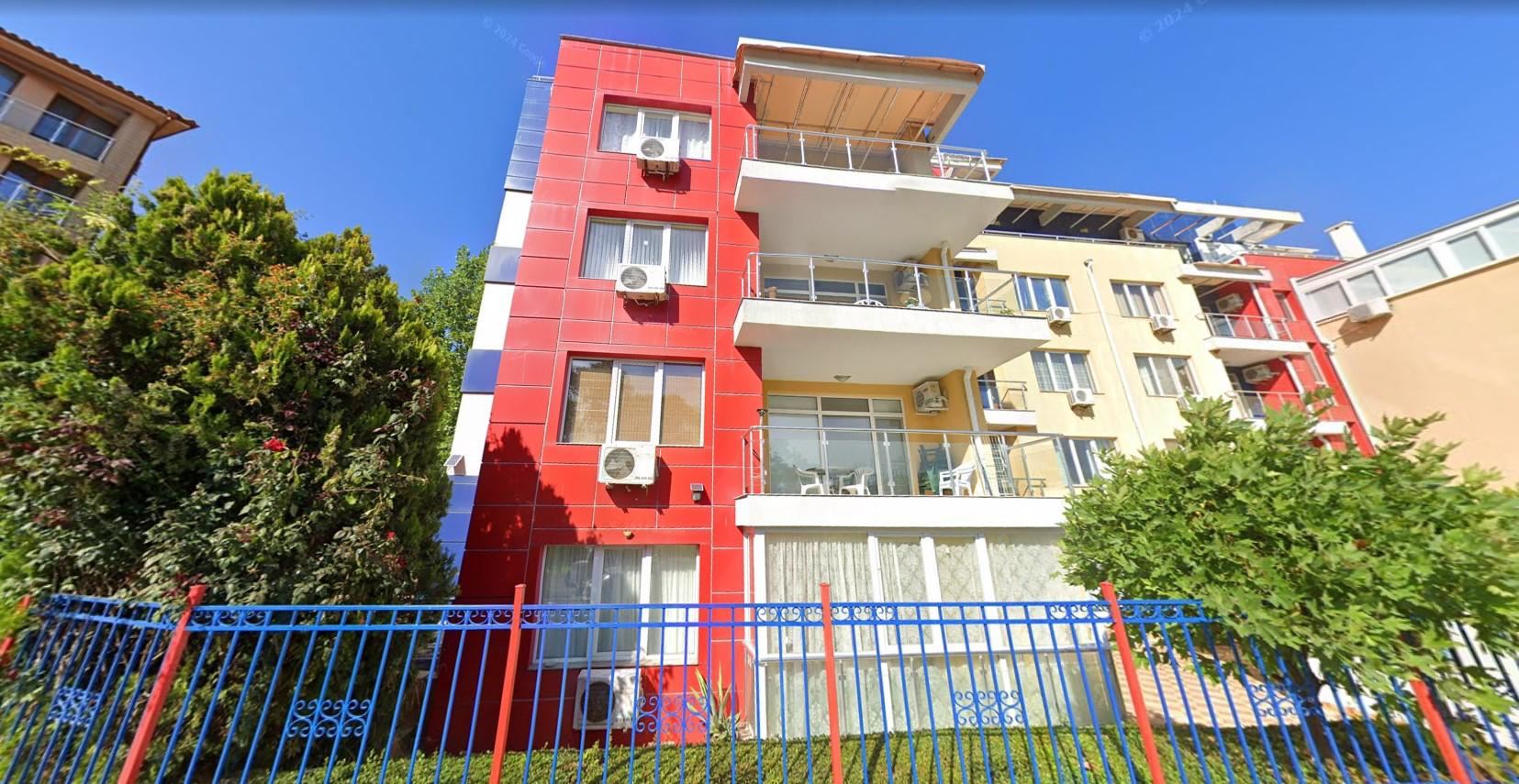 Apartmán se dvěma ložnicemi v první linii u moře v Kitenu s panoramatickým výhledem na moře a působivými terasami