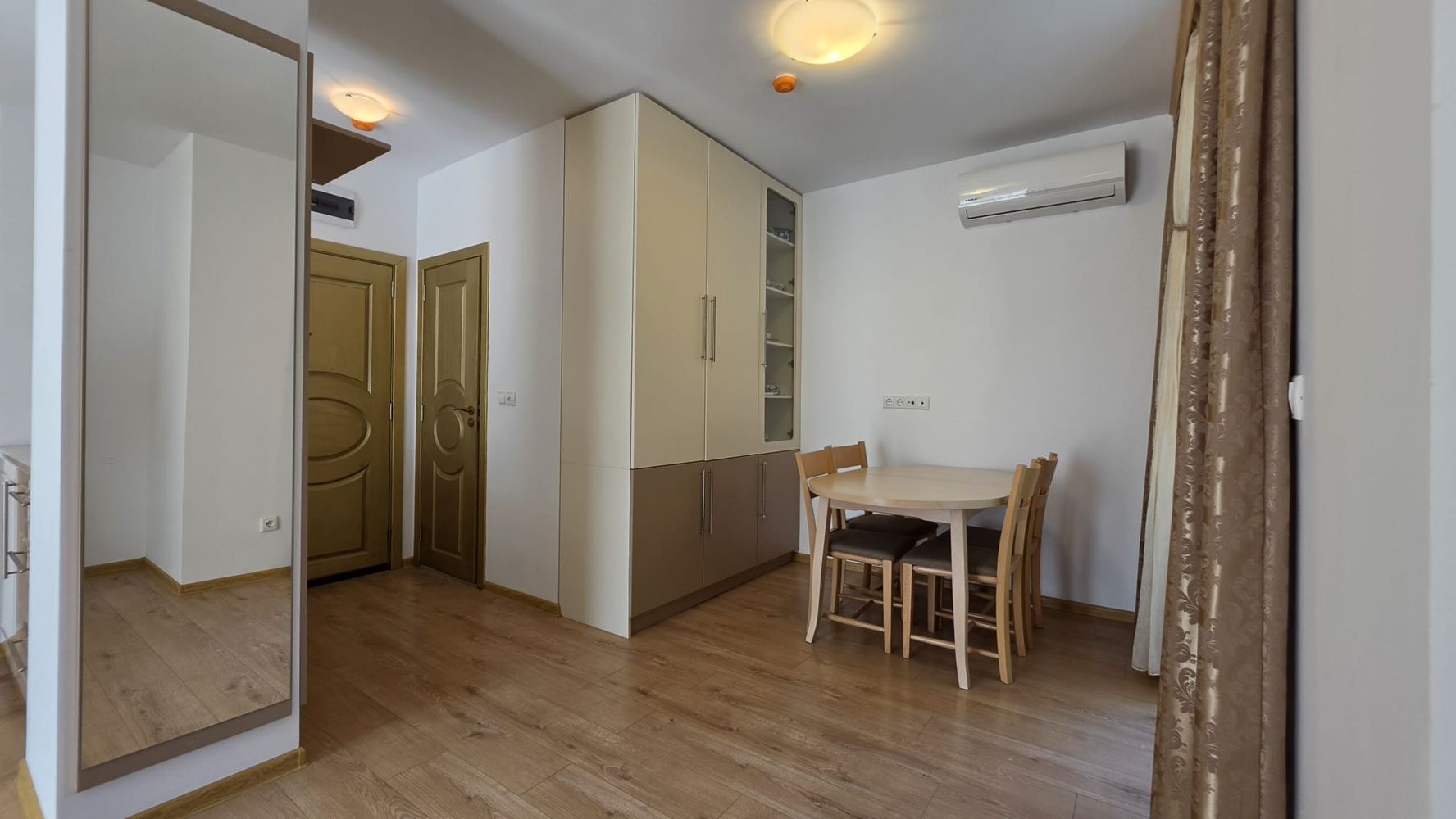 Stylový apartmán s jednou ložnicí, funkční dispozicí, komfortem a klidnou atmosférou letoviska