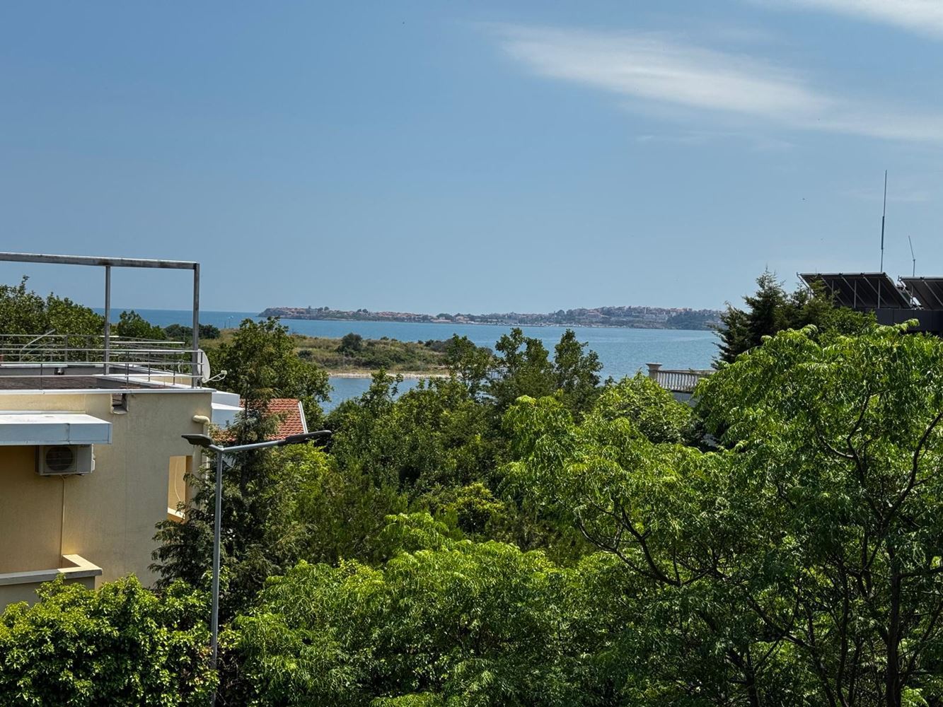 Apartmán s výhledem na moře v Černomorci – komfort, luxusní komplex a dokonalá prázdninová atmosféra