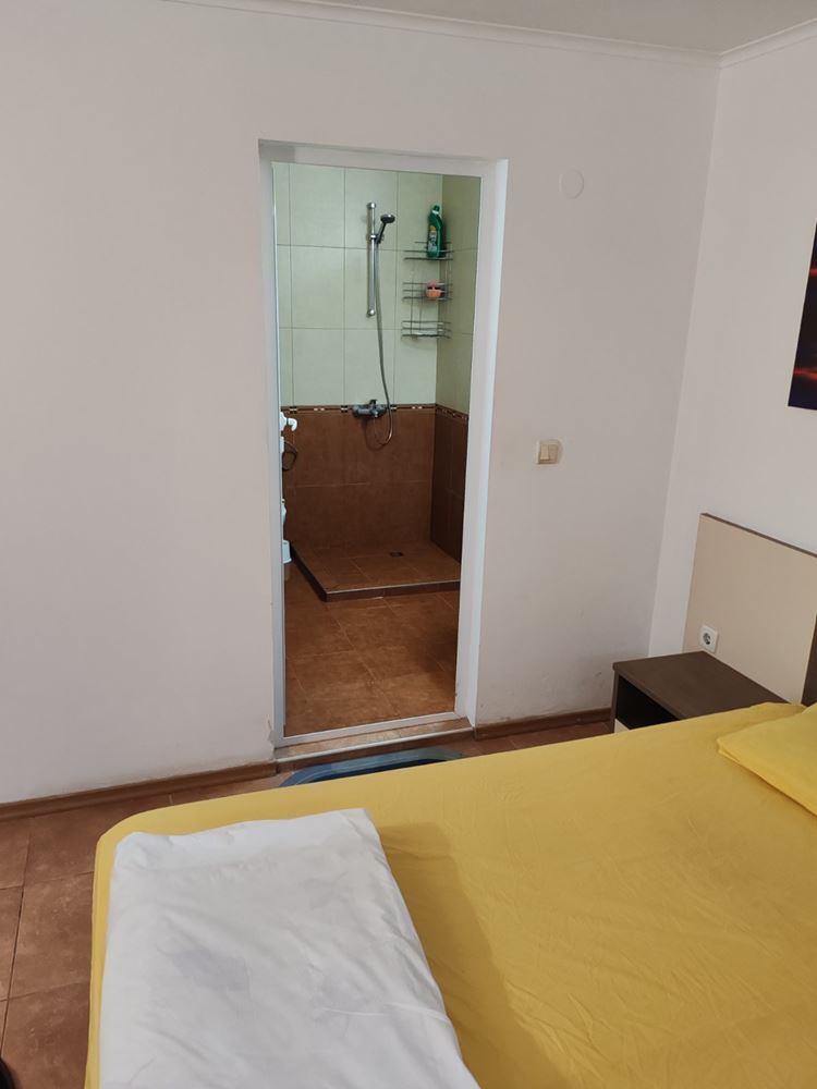 Prostorný byt se dvěma ložnicemi v Nesebaru s nízkým poplatkem za údržbu a bezplatným parkováním