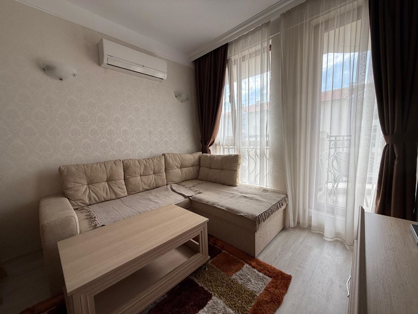 Apartmán s jednou ložnicí v luxusním komplexu ve Slunečném pobřeží s působivými bazény a odpočinkovými zónami
