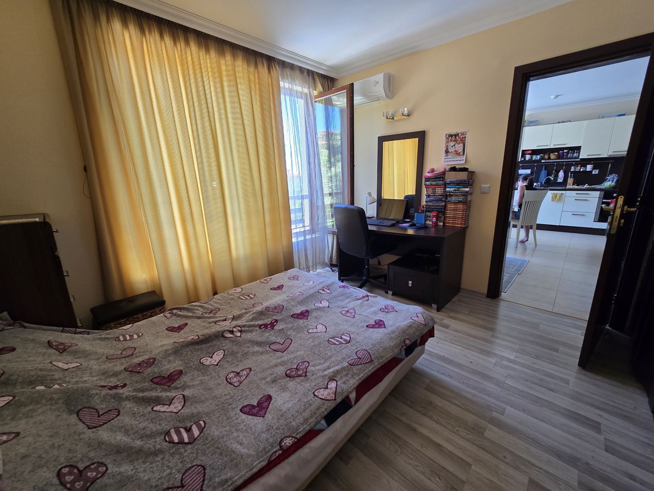 Apartmán s jednou ložnicí ve Sveti Vlas s přímým přístupem k bazénu – klidné místo pro bydlení a odpočinek