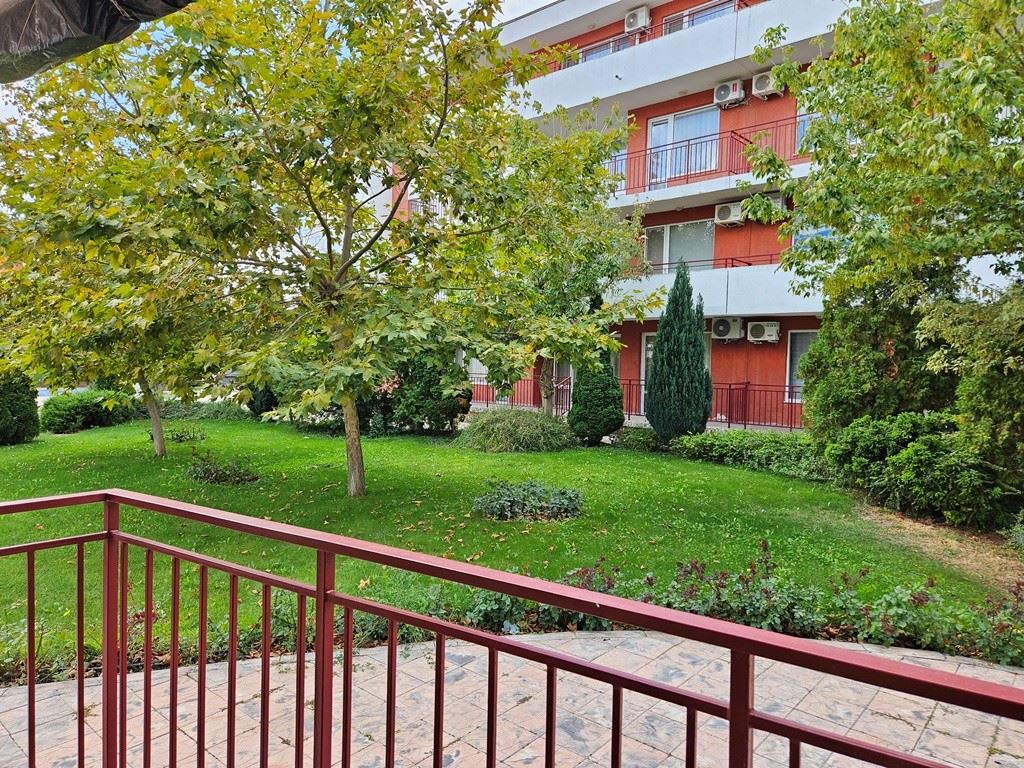 Apartmán s jednou ložnicí na první linii u moře v hlídaném komplexu v Elenite
