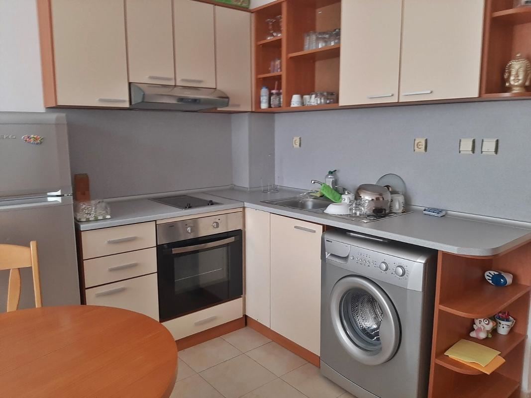Plně zařízený třípokojový apartmán na Slunečném pobřeží – komfort, útulnost a bezpečná investice
