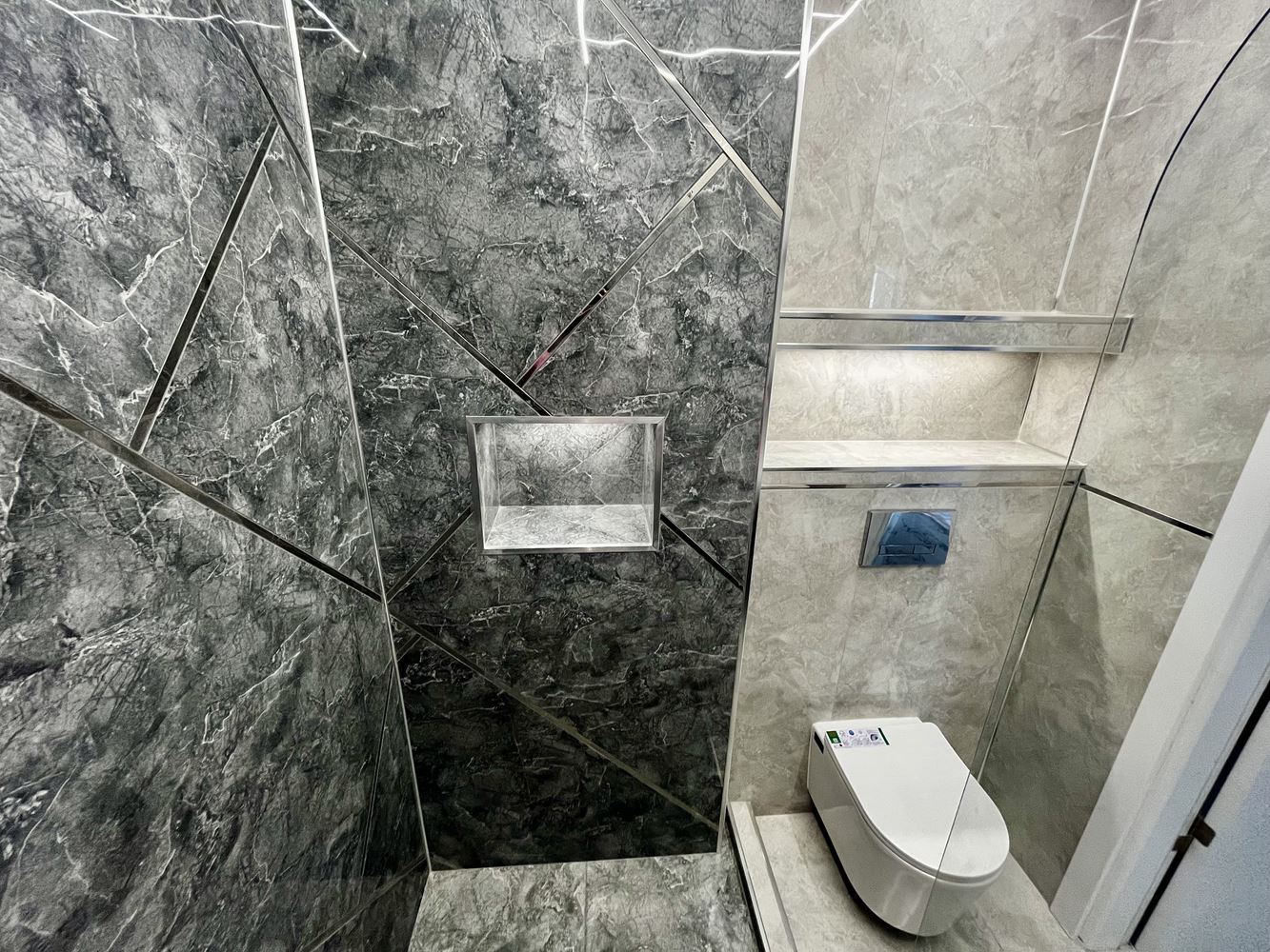 Moderní apartmán s jednou ložnicí s panoramatickým výhledem v prestižním komplexu – připraven k nastěhování
