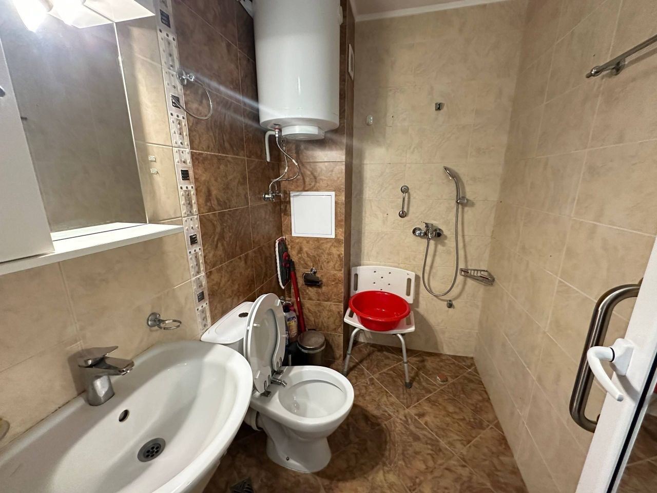 Dvoupokojový apartmán v Sunny Beach – plně zařízená nemovitost s výbornou lokalitou a celoroční infrastrukturou