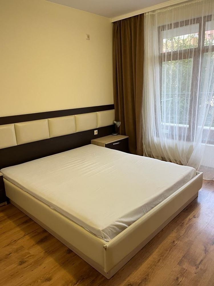 Prostorný apartmán s jednou ložnicí na první linii v malebné Ravdě