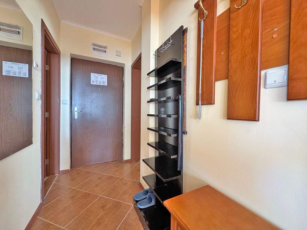 Prostorný apartmán se dvěma ložnicemi s panoramatickým výhledem na moře a hory – komfort, styl a klid uprostřed přírody
