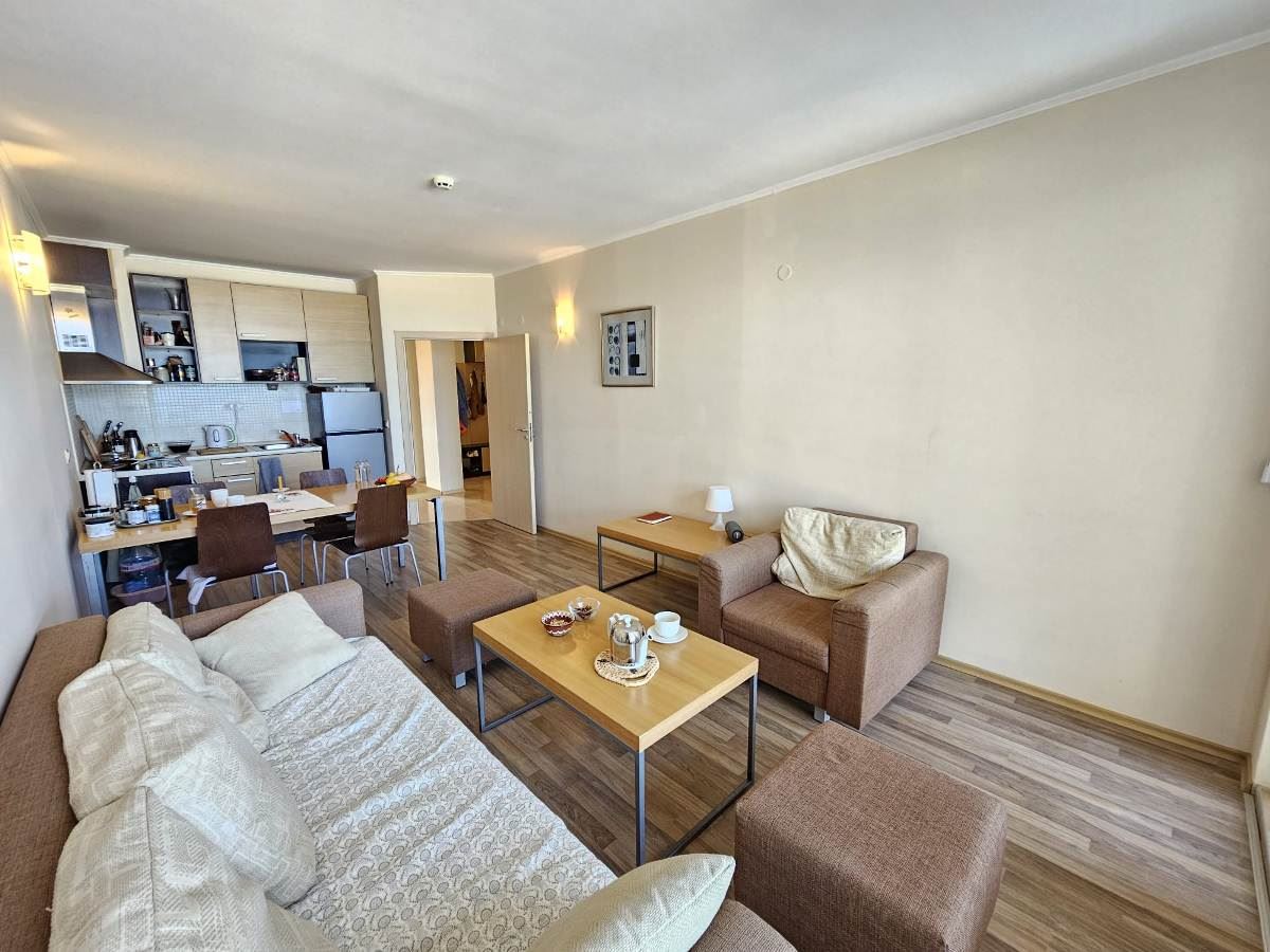Luxusní apartmán se třemi ložnicemi na první linii u moře v Obzoru – panoramatický výhled na moře a hory