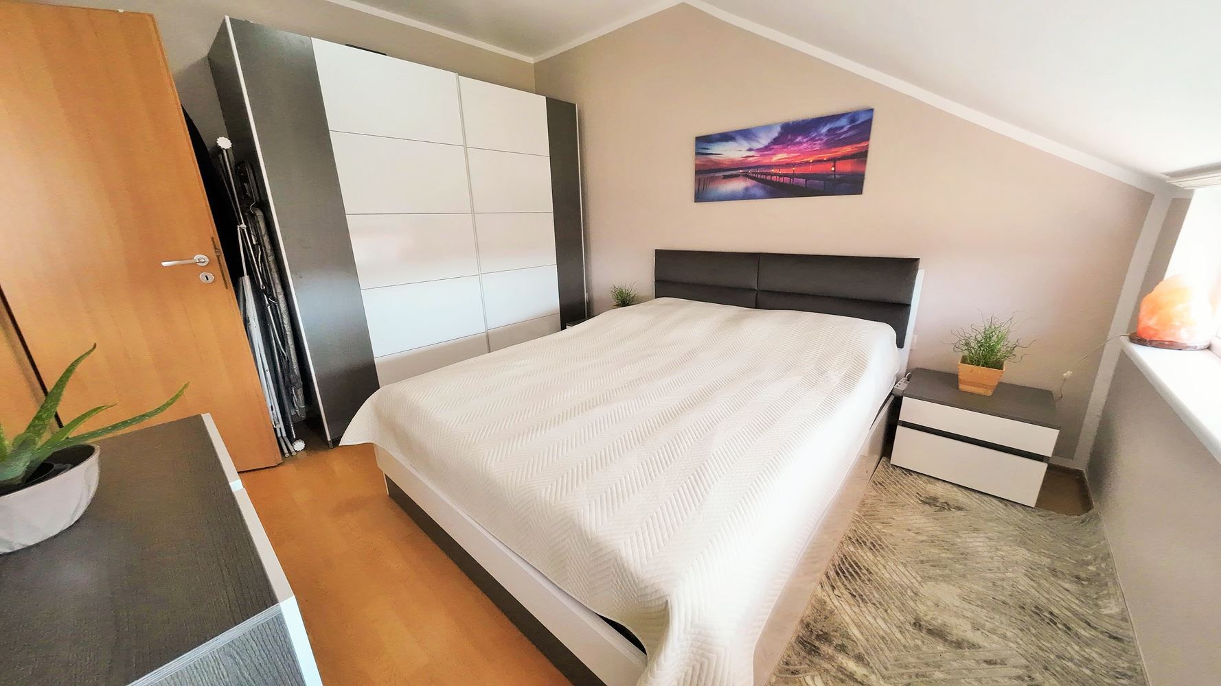 Útulný apartmán s jednou ložnicí na Slunečném pobřeží – komfort, prostornost a výborná poloha u moře