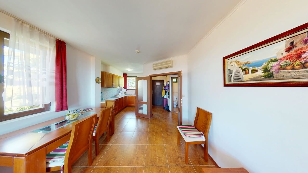 Prostorný apartmán s jednou ložnicí a výhledem na moře v oblasti Slunečného pobřeží