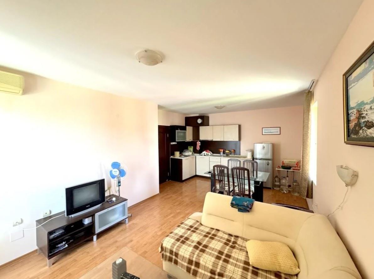 Prostorný apartmán s jednou ložnicí 200 metrů od moře v Ravdě – pohodlný domov u pobřeží