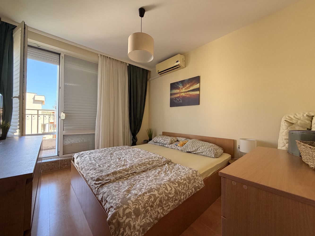 Útulný apartmán s jednou ložnicí v Slunečném pobřeží – krásný výhled na bazén a vynikající komplex pro odpočinek a investici