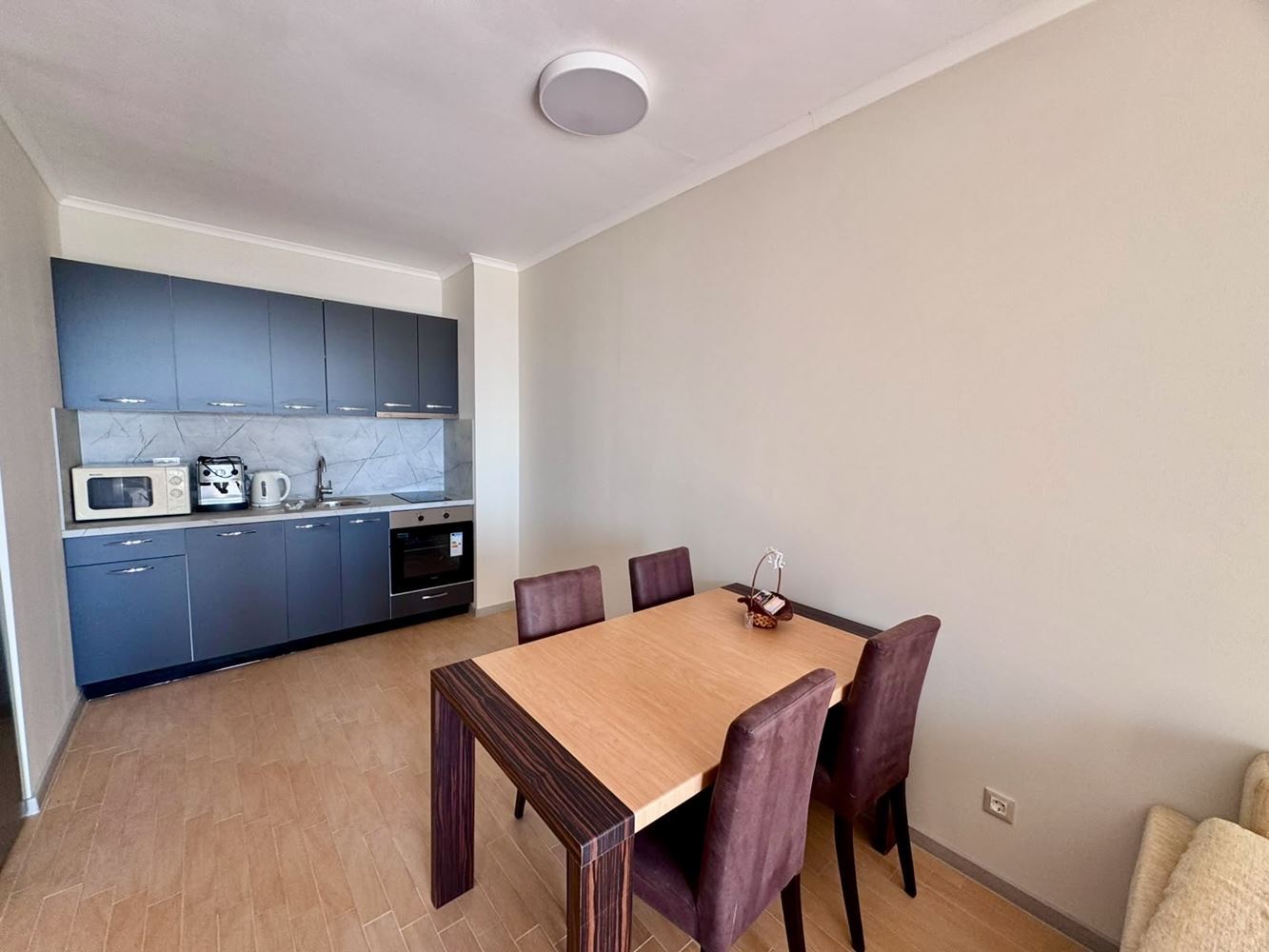 Luxusní apartmán u moře s panoramatickým výhledem v prestižním komplexu na Slunečném pobřeží