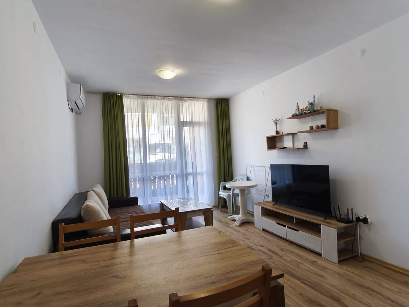 Prostorný apartmán s jednou ložnicí v Aheloy – připravený k nastěhování, jen pár kroků od moře