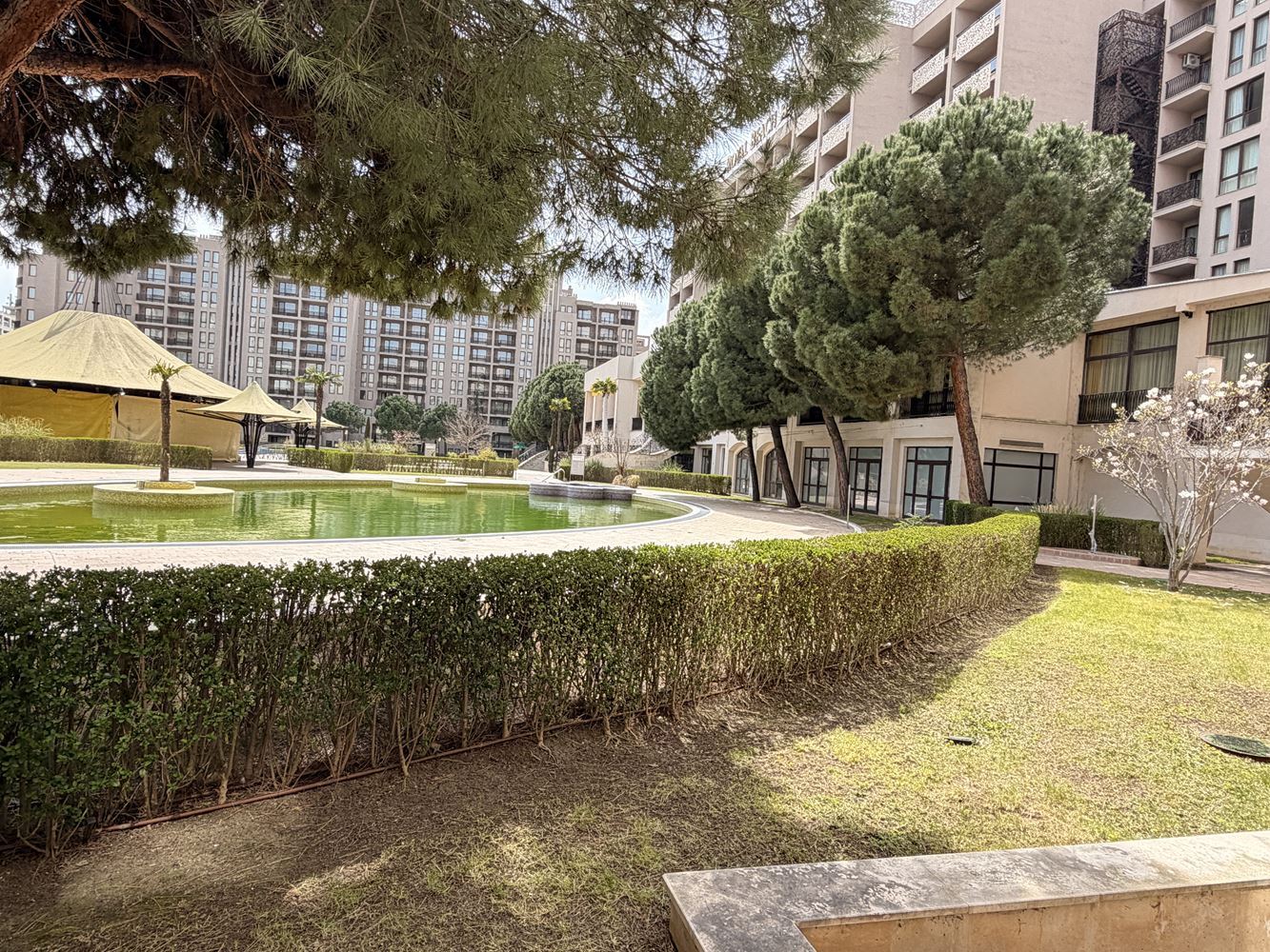 Exkluzivní studio se zahradou a přímým přístupem k bazénu – 100 m od moře ve Slunečném pobřeží