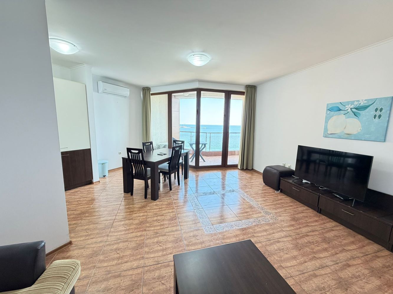 Apartmán se dvěma ložnicemi a přímým výhledem na moře v první linii u moře v Nesebaru