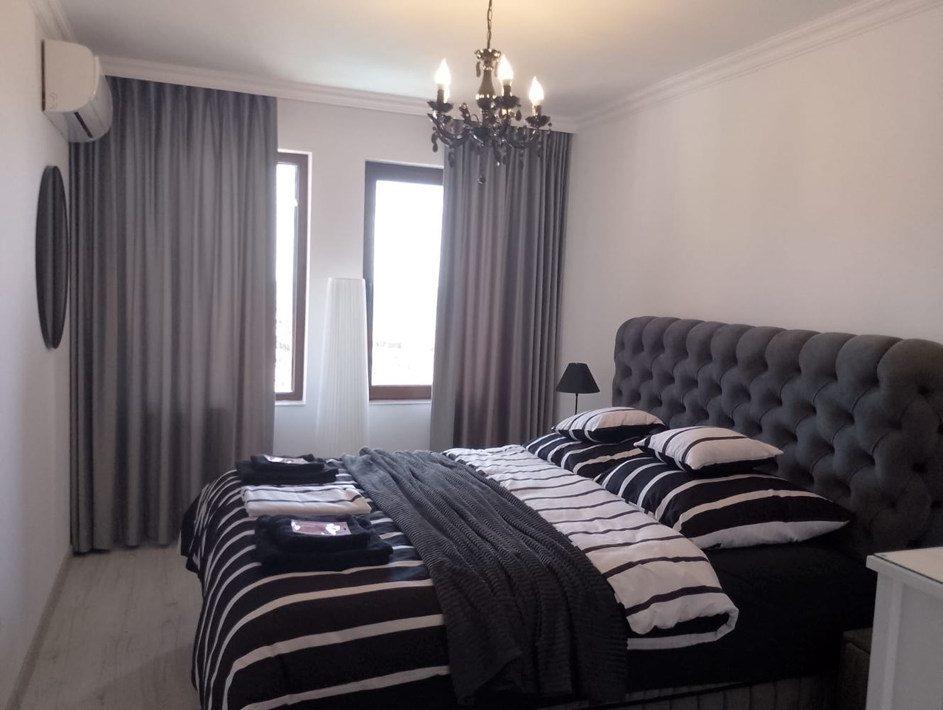 Luxusní třípokojový byt s panoramatickým výhledem na moře a hory v exkluzivním komplexu ve Sveti Vlasu