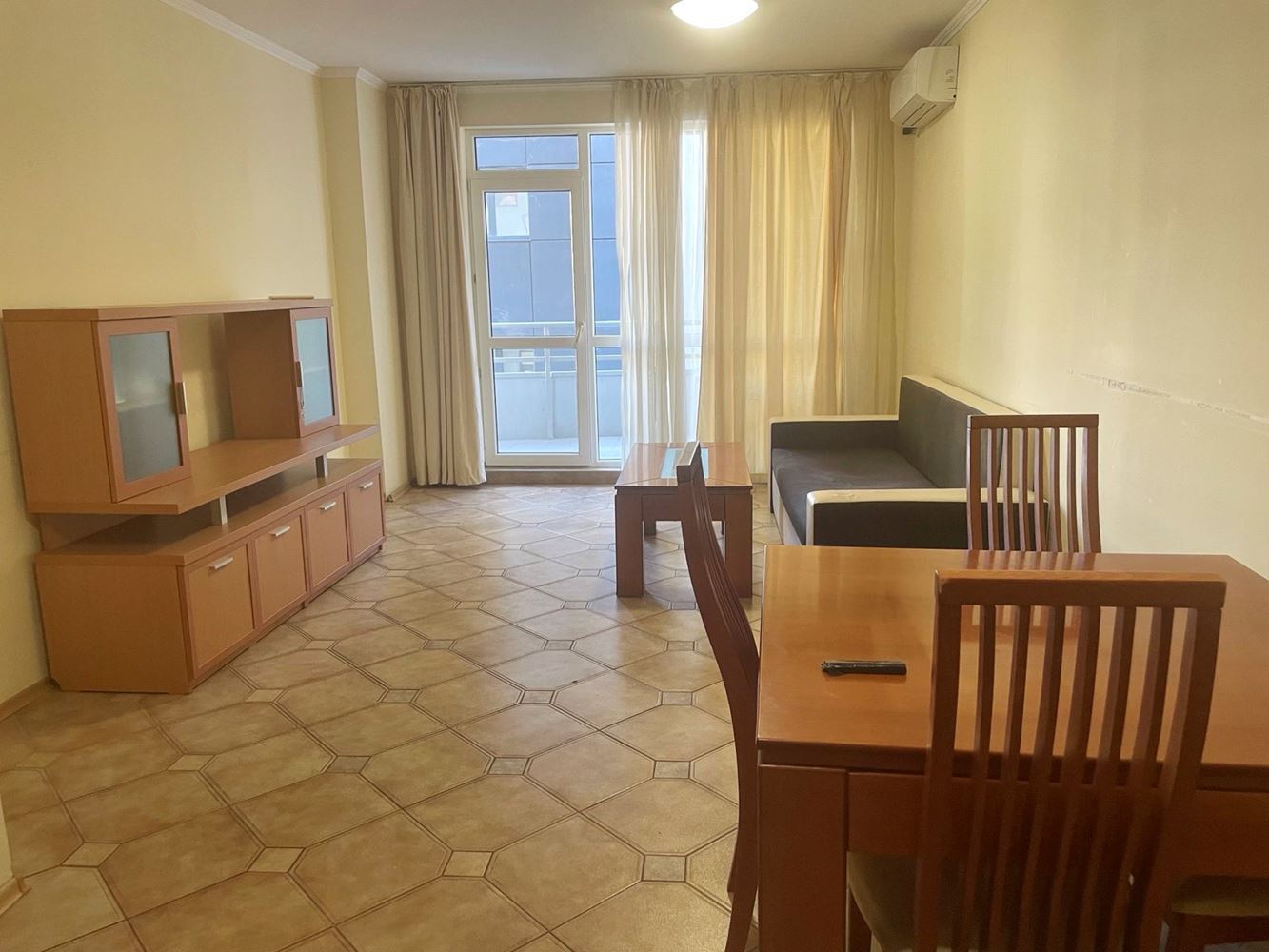 Prostorný apartmán s jednou ložnicí v moderním komplexu na Slunečném pobřeží