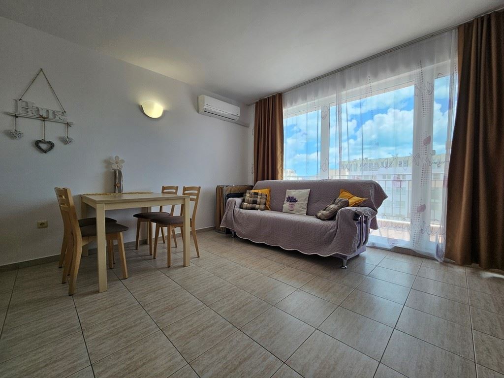 Exkluzivní 2pokojový apartmán s panoramatickým výhledem na bazén ve Slunečném pobřeží