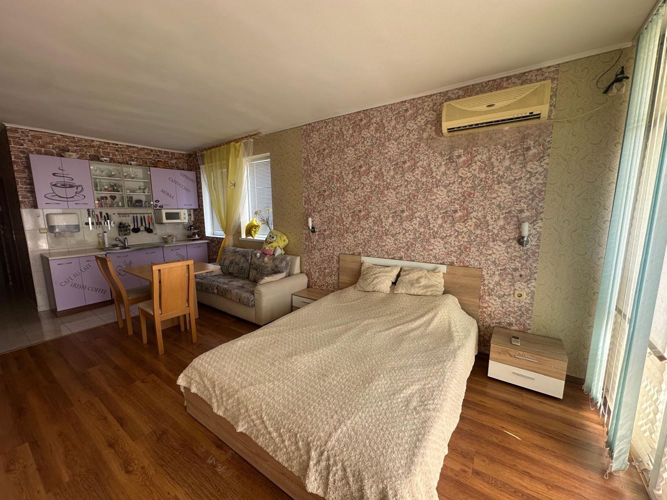 Slunečný Breg – Prostorné studio s výhledem na bazén, 300 m od pláže