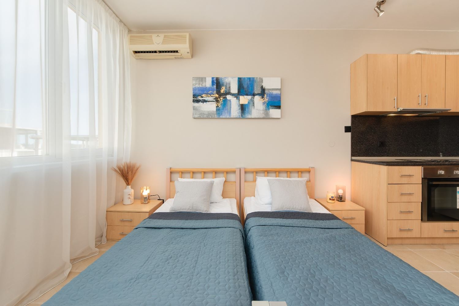 Slunné a prostorné studio s výhledem na moře v Ravdě – 100 m od pláže, v udržovaném komplexu s bazénem a zelení