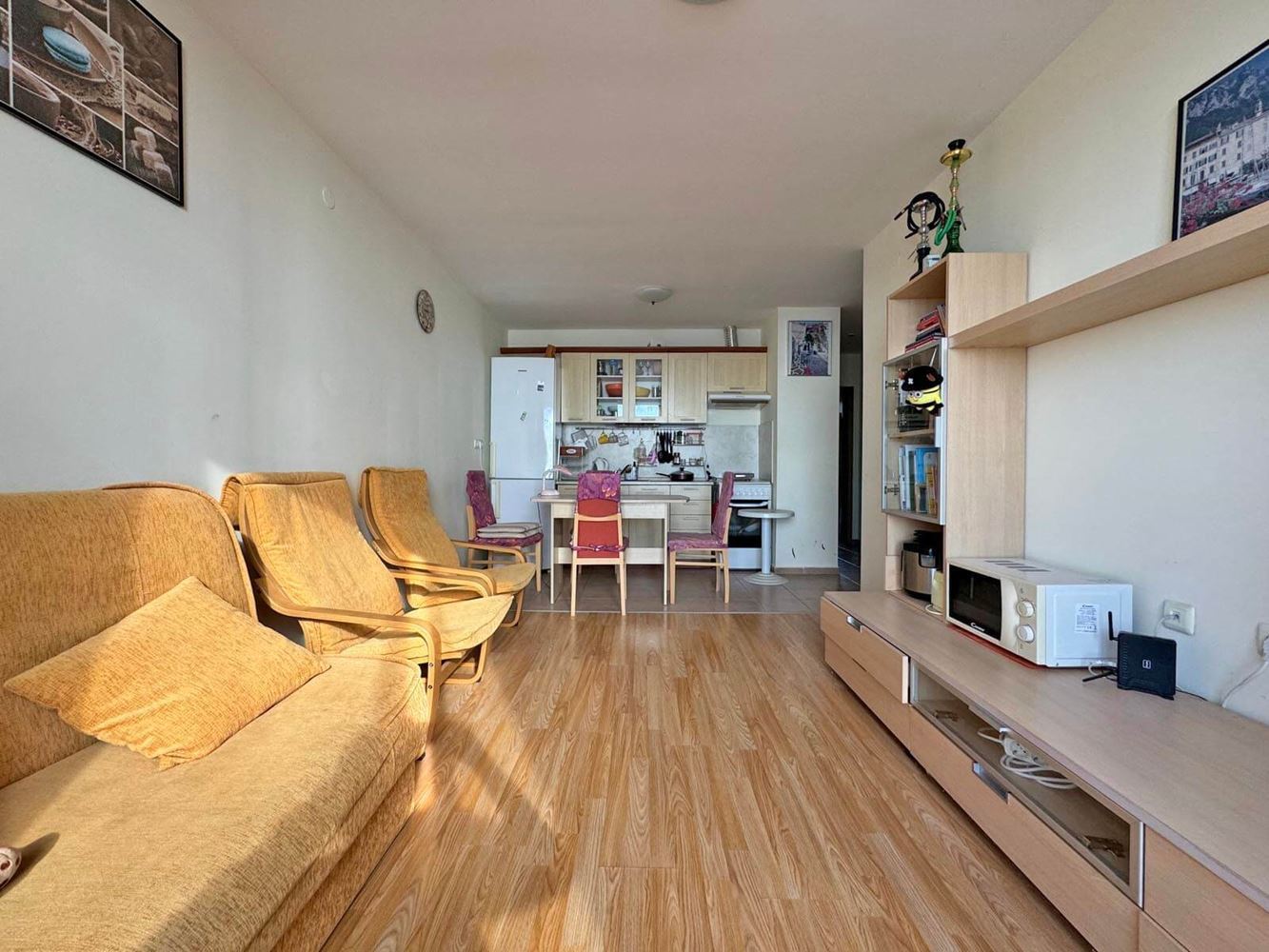 Prostorný apartmán se dvěma ložnicemi s panoramatickým výhledem na moře a hory – připraven k nastěhování