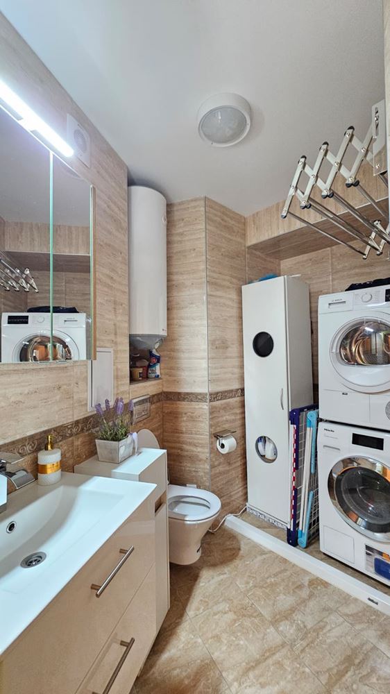 Prostorný penthouse s panoramatickou terasou a saunou v moderním rezidenčním komplexu v Slunečné pobřeží