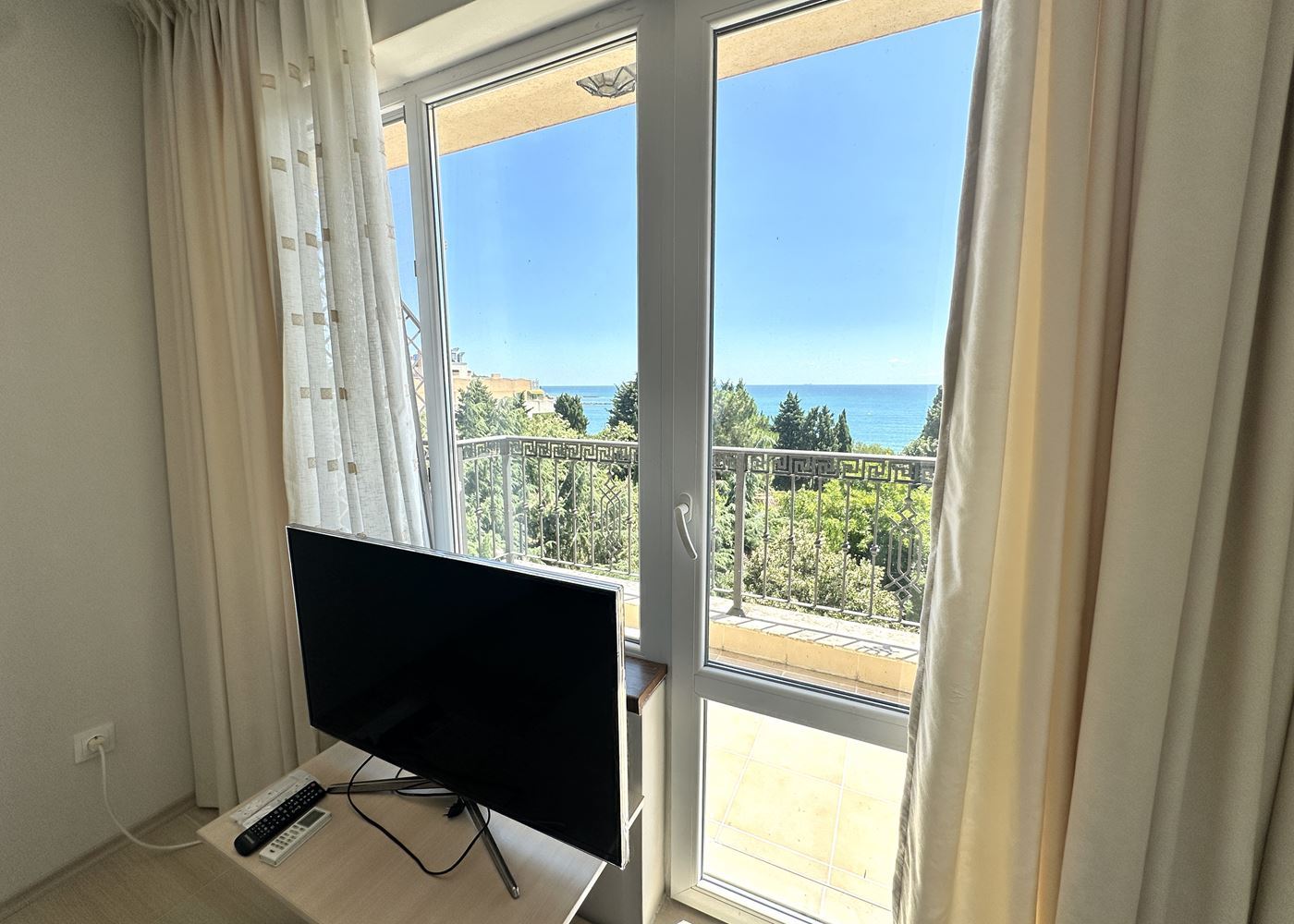 Byt s jednou ložnicí v první linii s panoramatickým výhledem na moře v Nesebaru